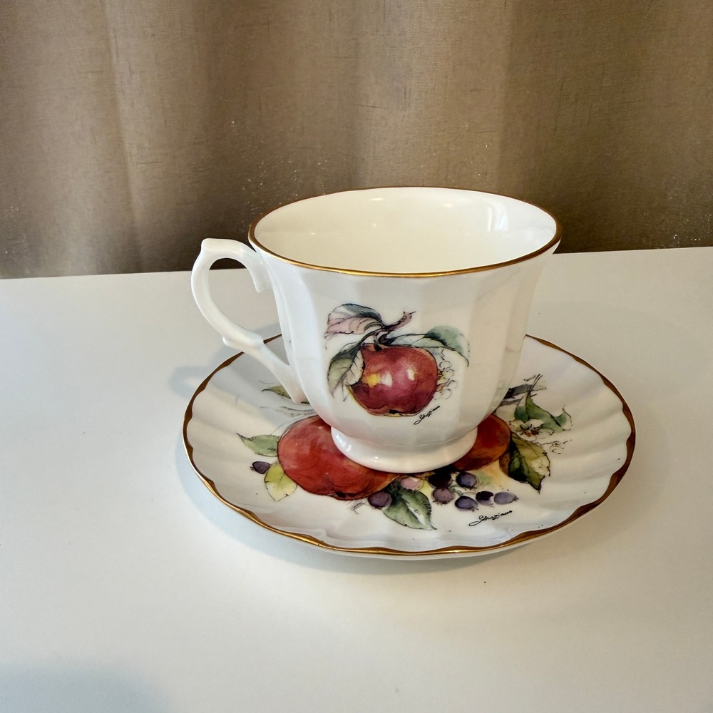 Crown Trent Staffordshire England Fine Bone China Tea Cup Saucer Apple Berry Set